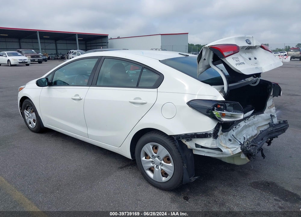 2018 KIA FORTE LX VIN: 3KPFK4A70JE168561