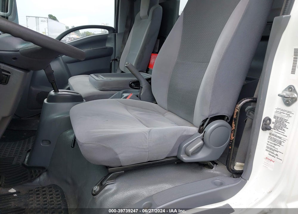 2017 ISUZU NRR DSL REG AT VIN: JALE5W167H7302920