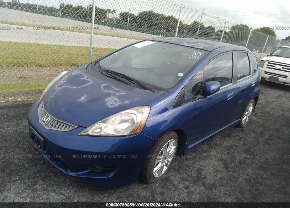 2011 HONDA FIT VIN: JHMGE8H58BC016624