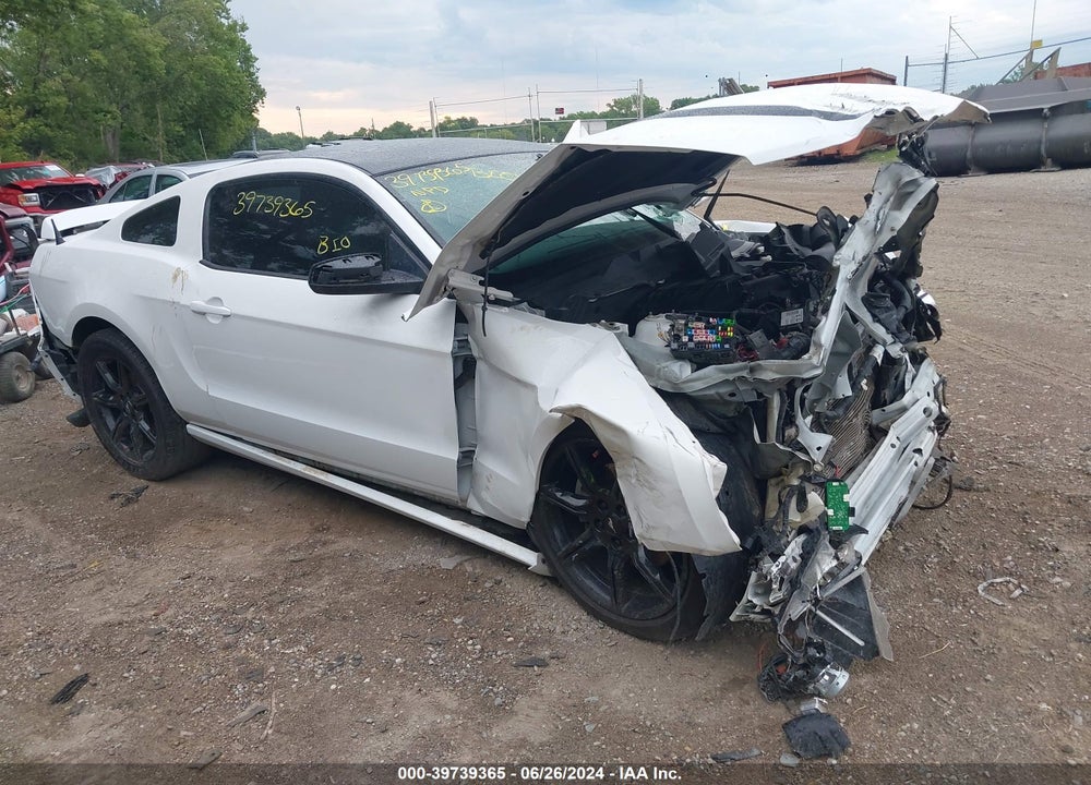 2014 FORD MUSTANG V6 VIN: 1ZVBP8AM6E5261774