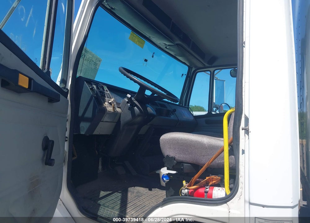 2001 FREIGHTLINER MEDIUM CONVENTIONAL FL70 VIN: 1FVABTBV51HH57608