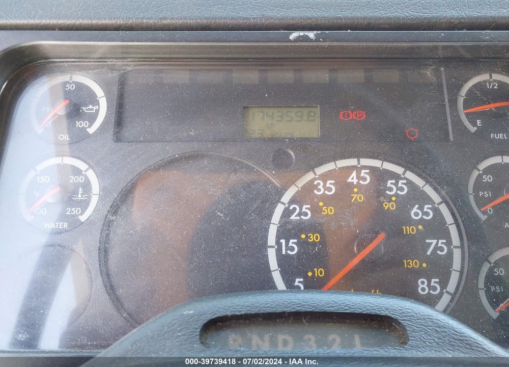 2001 FREIGHTLINER MEDIUM CONVENTIONAL FL70 VIN: 1FVABTBV51HH57608