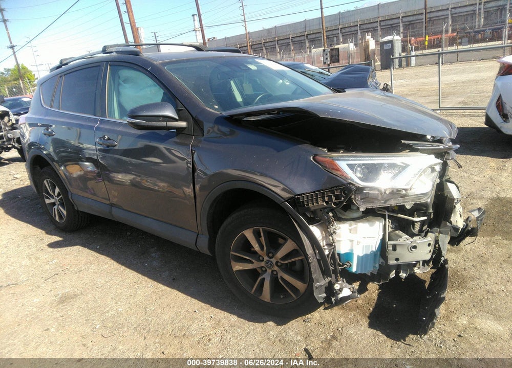 2018 TOYOTA RAV4 XLE VIN: 2T3WFREV3JW516996
