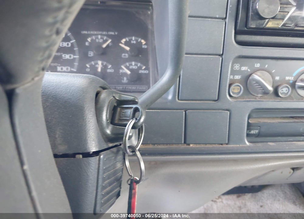 1999 GMC YUKON SLE VIN: 1GKEC13R0XJ811352