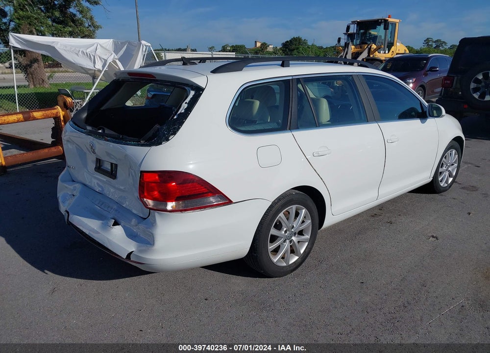 2014 VOLKSWAGEN JETTA SPORTWAGEN 2.5L SE VIN: 3VWPP7AJ0EM625204
