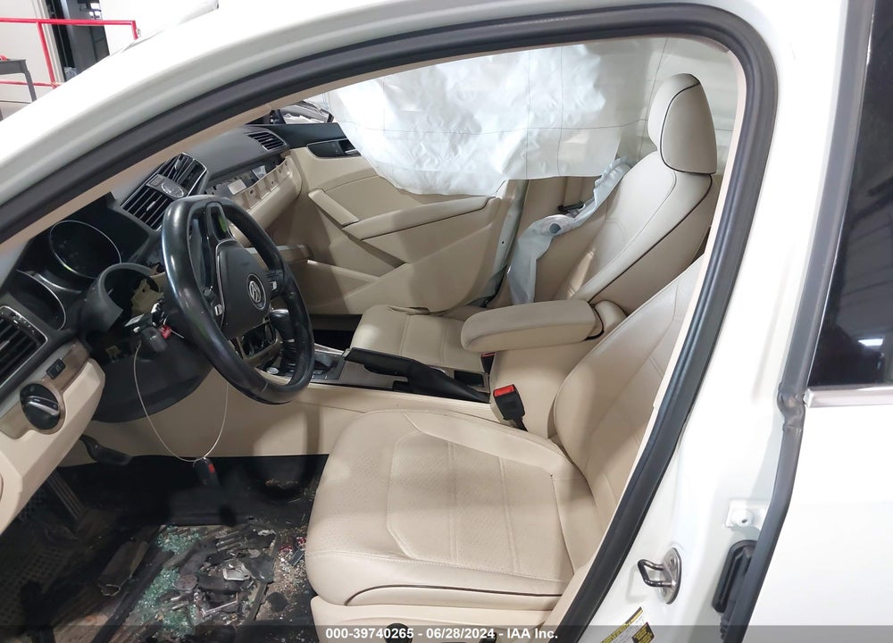 2017 VOLKSWAGEN PASSAT VIN: 1VWGT7A33HC001397