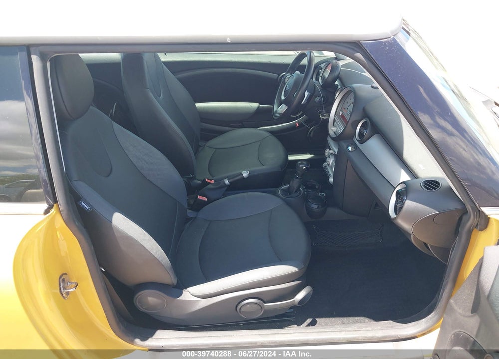 2009 MINI COOPER VIN: WMWMF33579TW73918