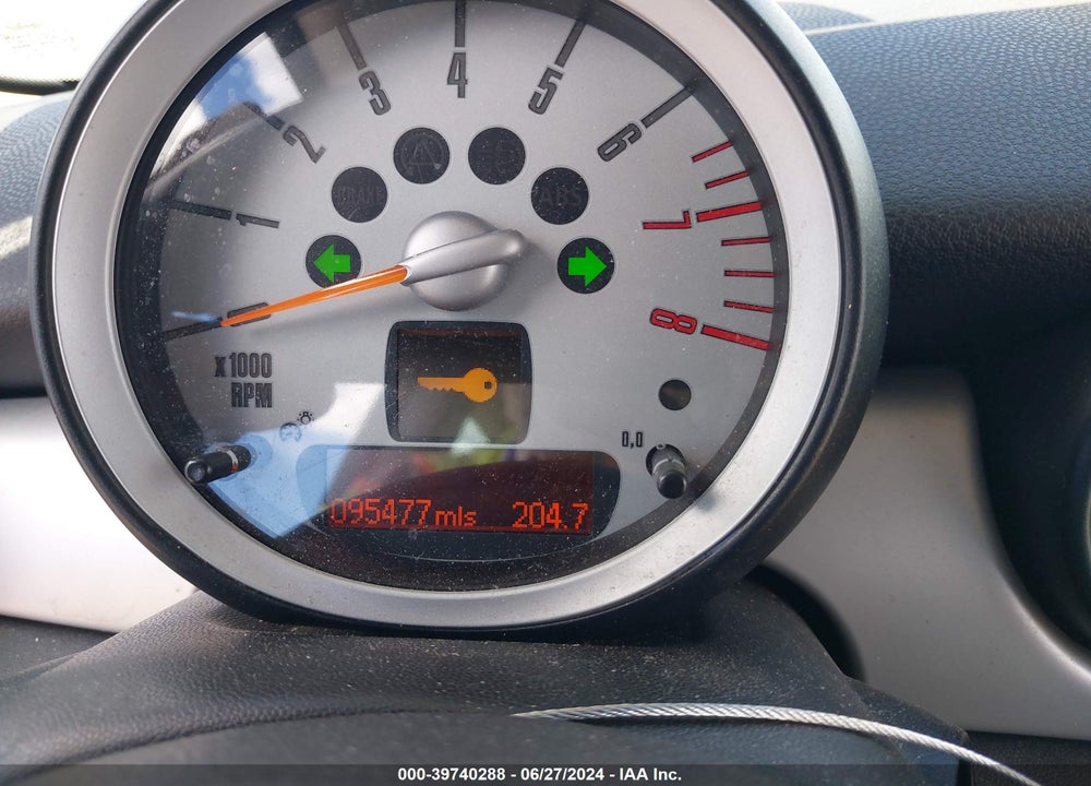 2009 MINI COOPER VIN: WMWMF33579TW73918