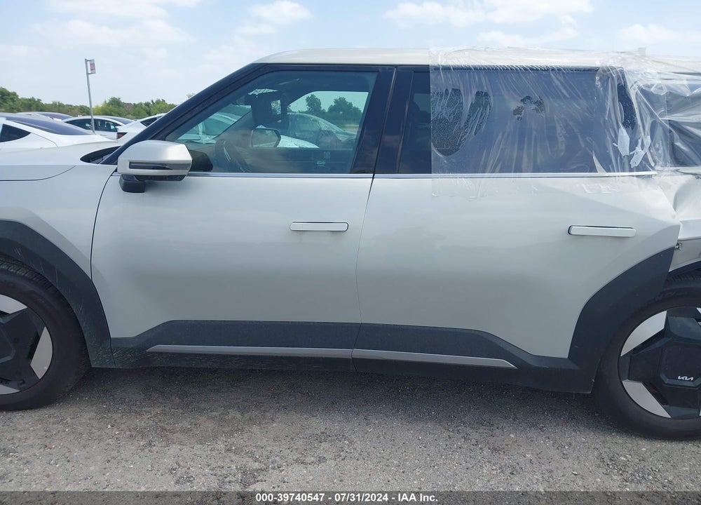 2024 KIA EV9 LIGHT LONG RANGE VIN: KNDAB5S14R6028881