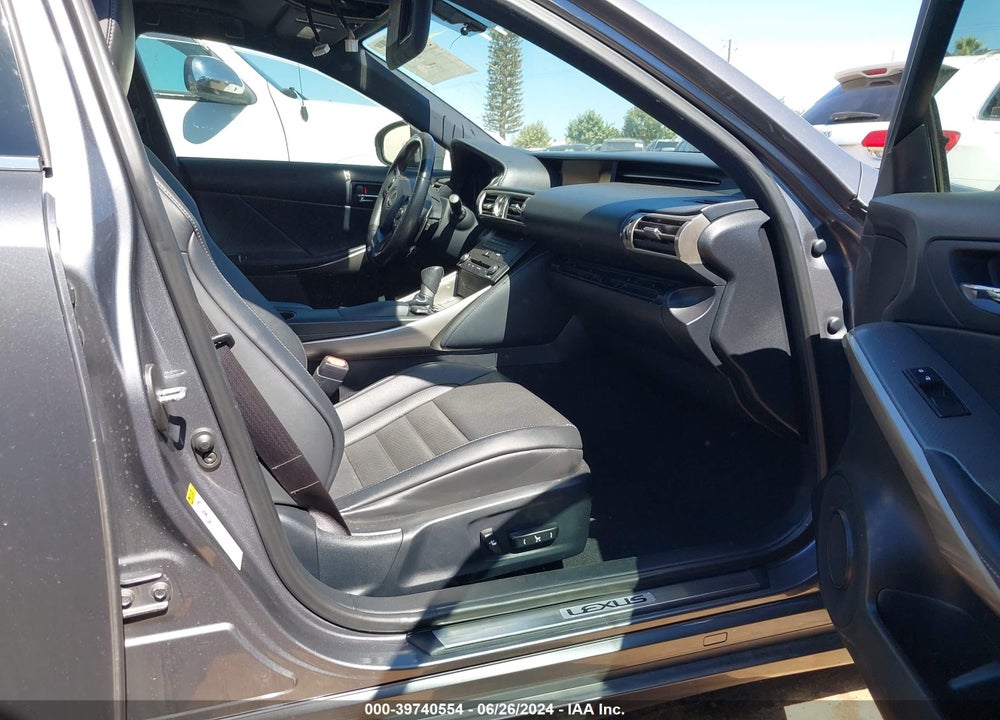 2016 LEXUS IS 200T VIN: JTHBA1D28G5021195