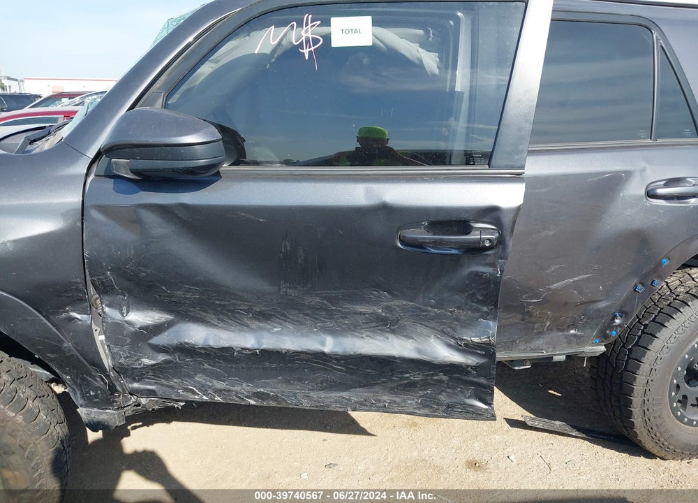 2018 TOYOTA 4RUNNER TRD OFF ROAD VIN: JTEBU5JR0J5582107