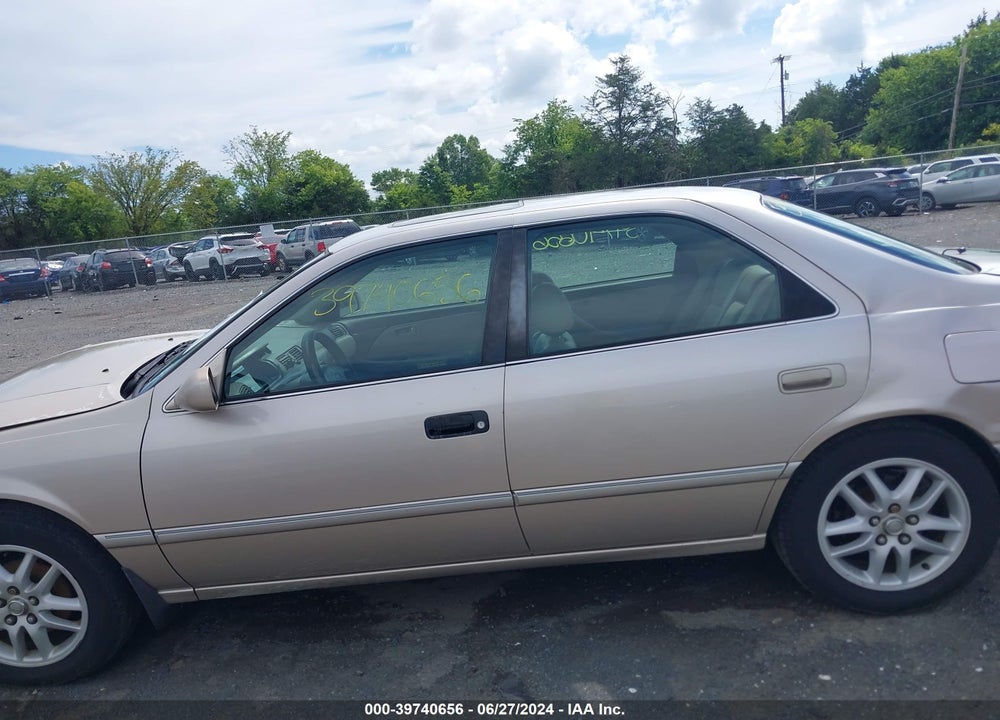 2000 TOYOTA CAMRY XLE V6 VIN: 4T1BF28K5YU944420