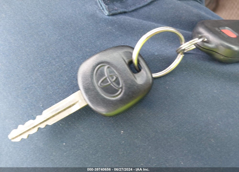 2000 TOYOTA CAMRY XLE V6 VIN: 4T1BF28K5YU944420