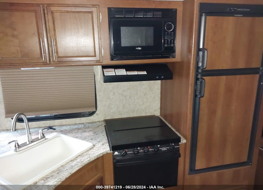 2018 FOREST RIVER AVENGER TRAVEL TRAILER VIN: 5ZT2AVSB6JB916302