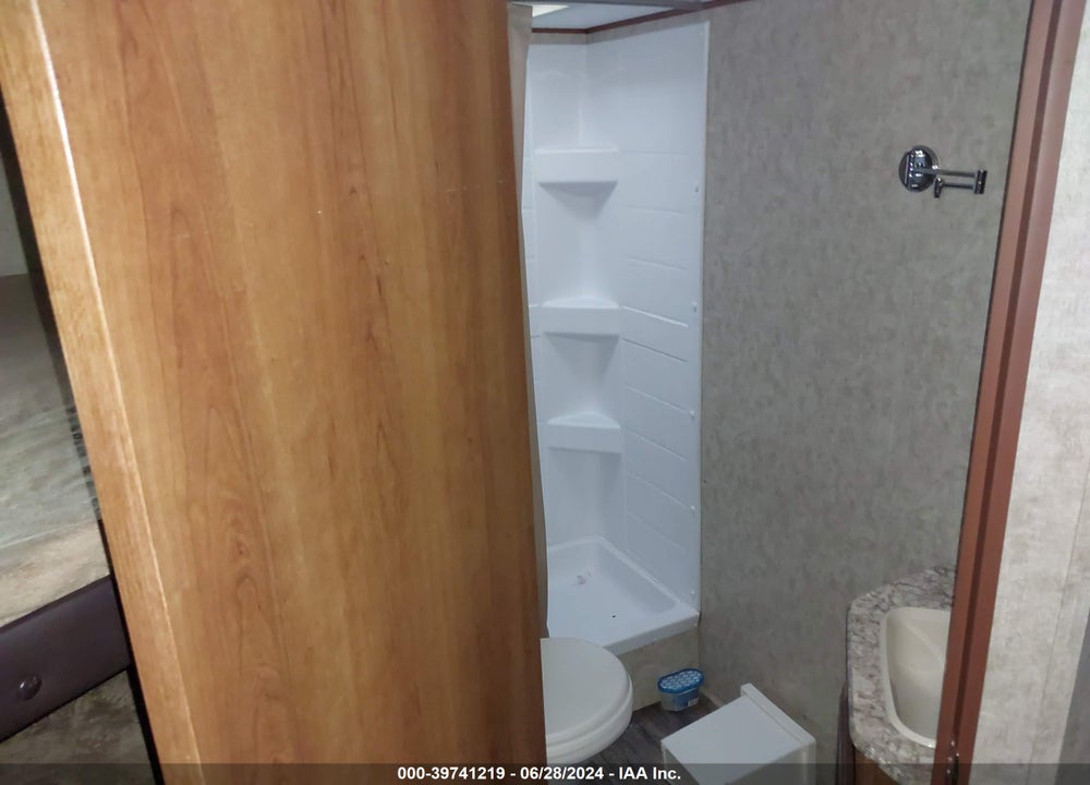 2018 FOREST RIVER AVENGER TRAVEL TRAILER VIN: 5ZT2AVSB6JB916302