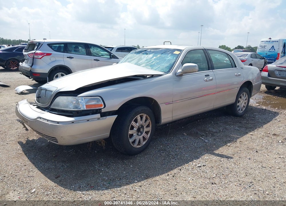 2007 LINCOLN TOWN CAR VIN: 1LNHM82W17Y623867