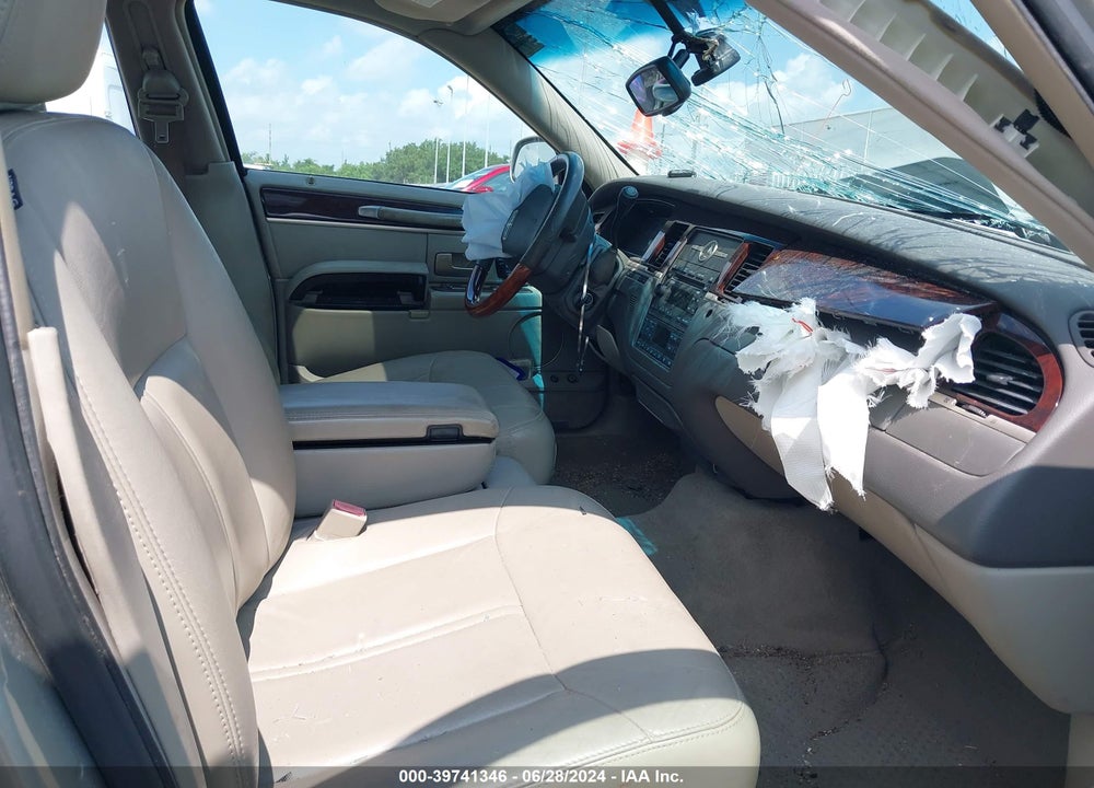2007 LINCOLN TOWN CAR VIN: 1LNHM82W17Y623867