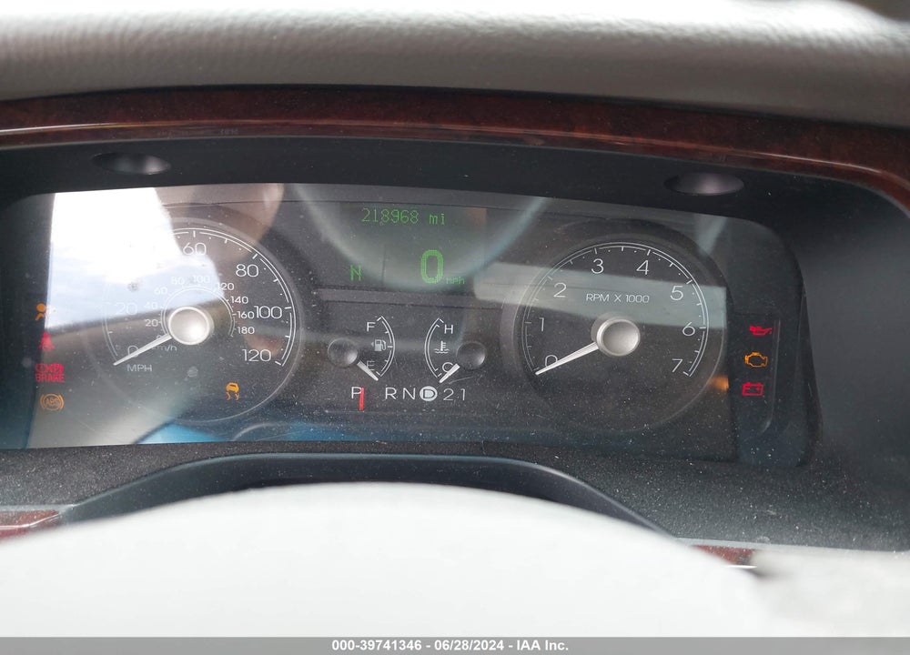 2007 LINCOLN TOWN CAR VIN: 1LNHM82W17Y623867