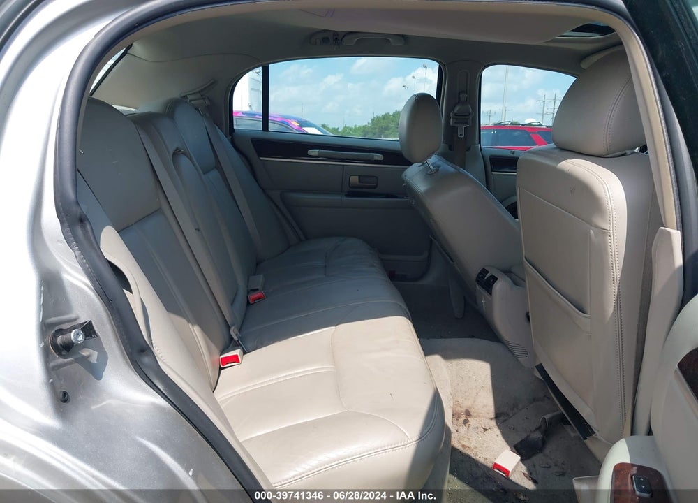 2007 LINCOLN TOWN CAR VIN: 1LNHM82W17Y623867