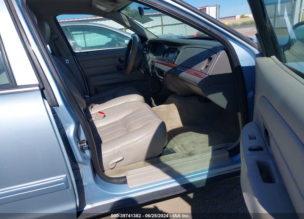 2011 FORD CROWN VICTORIA LX VIN: 2FABP7EV8BX161823