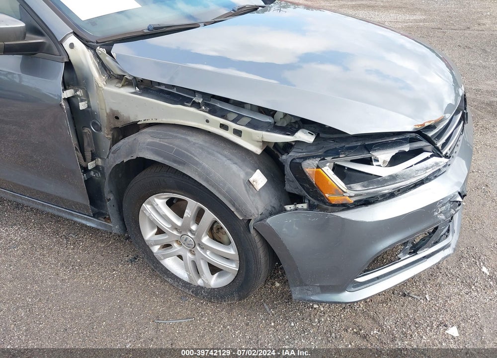 2018 VOLKSWAGEN JETTA 1.4T S VIN: 3VW2B7AJ4JM240571