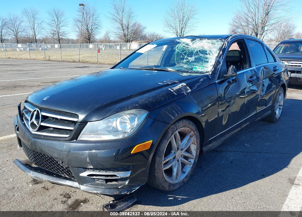 2014 MERCEDES-BENZ C 250 LUXURY/SPORT VIN: WDDGF4HB2EA954833