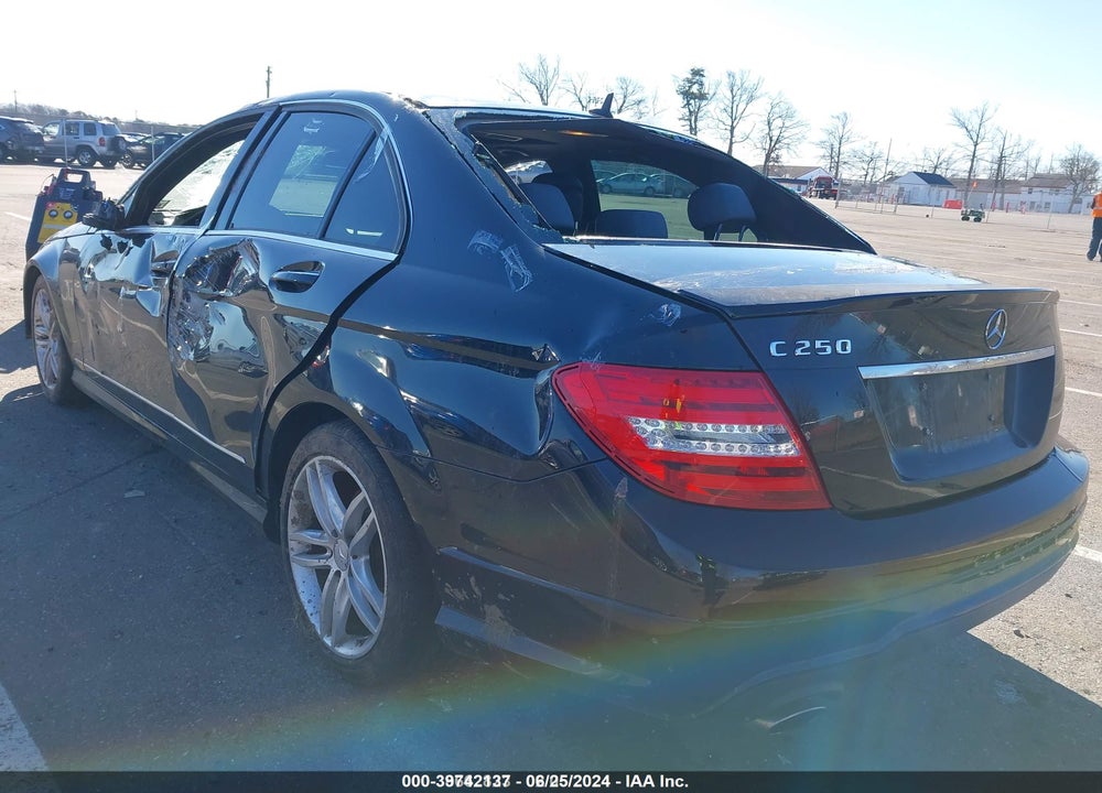 2014 MERCEDES-BENZ C 250 LUXURY/SPORT VIN: WDDGF4HB2EA954833