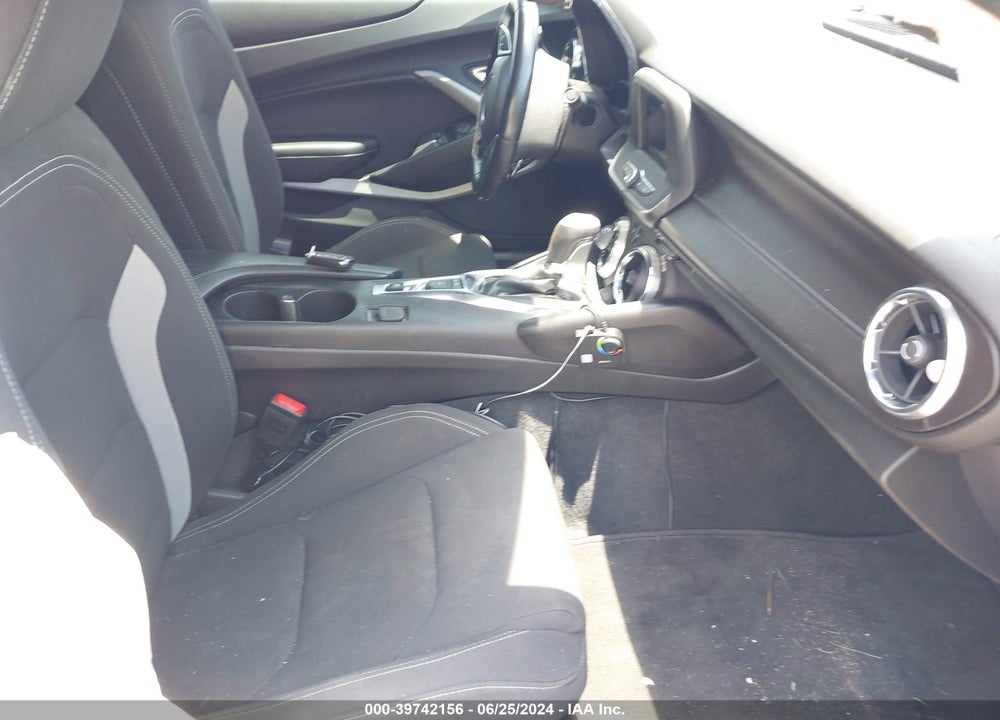 2019 CHEVROLET CAMARO 1LT VIN: 1G1FB1RS8K0111633