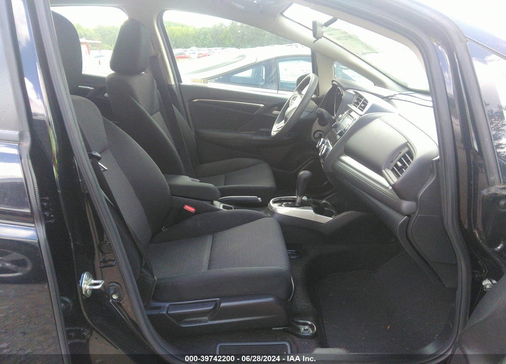 2019 HONDA FIT LX VIN: 3HGGK5H48KM732018