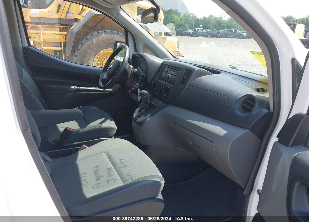 2015 NISSAN NV200 SV VIN: 3N6CM0KN5FK715137