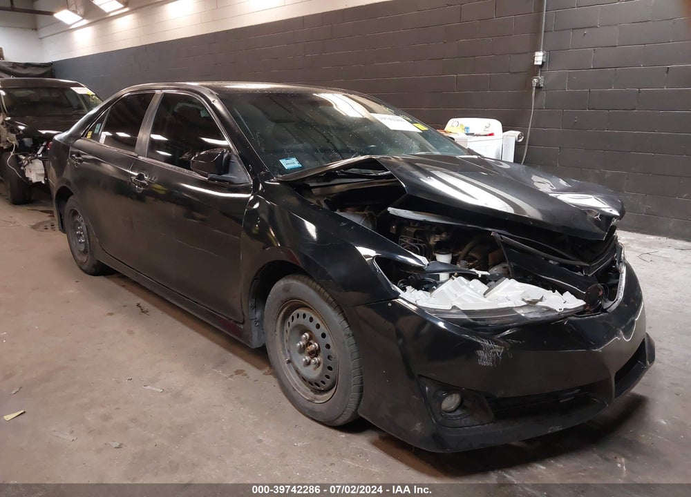 2014 TOYOTA CAMRY SE VIN: 4T1BF1FK2EU364261