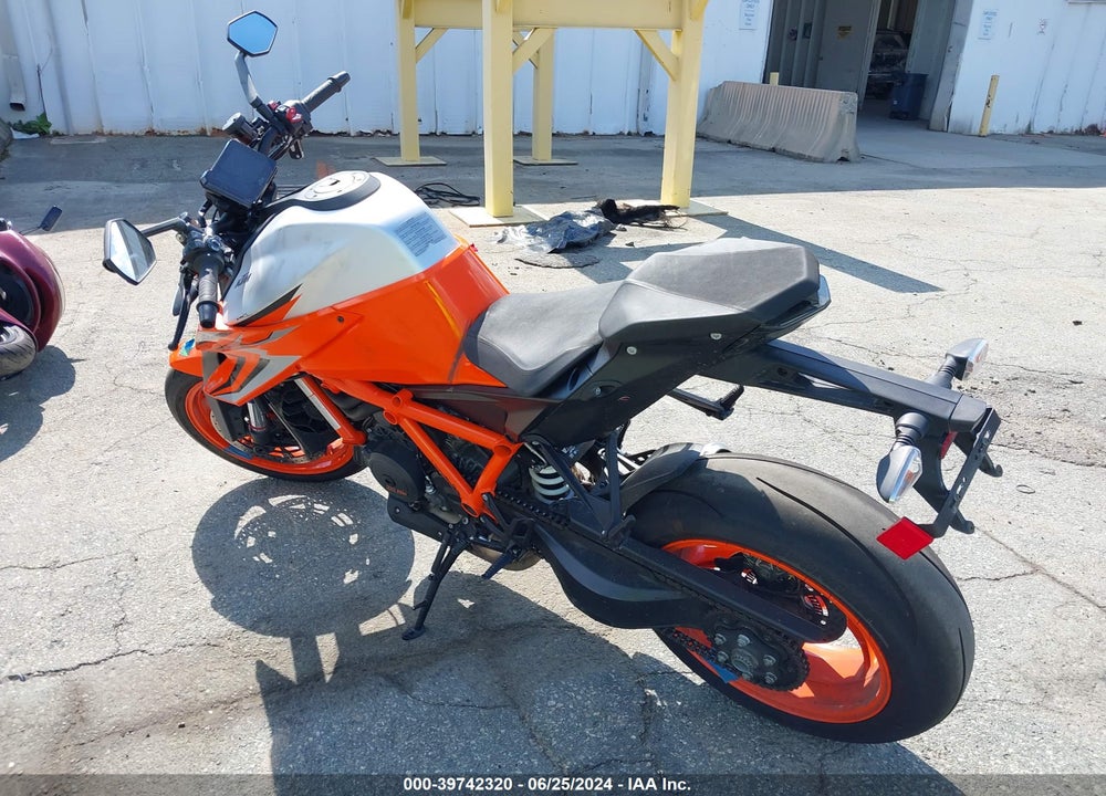 2022 KTM 1290 SUPER DUKE R VIN: VBKV39408NM952528
