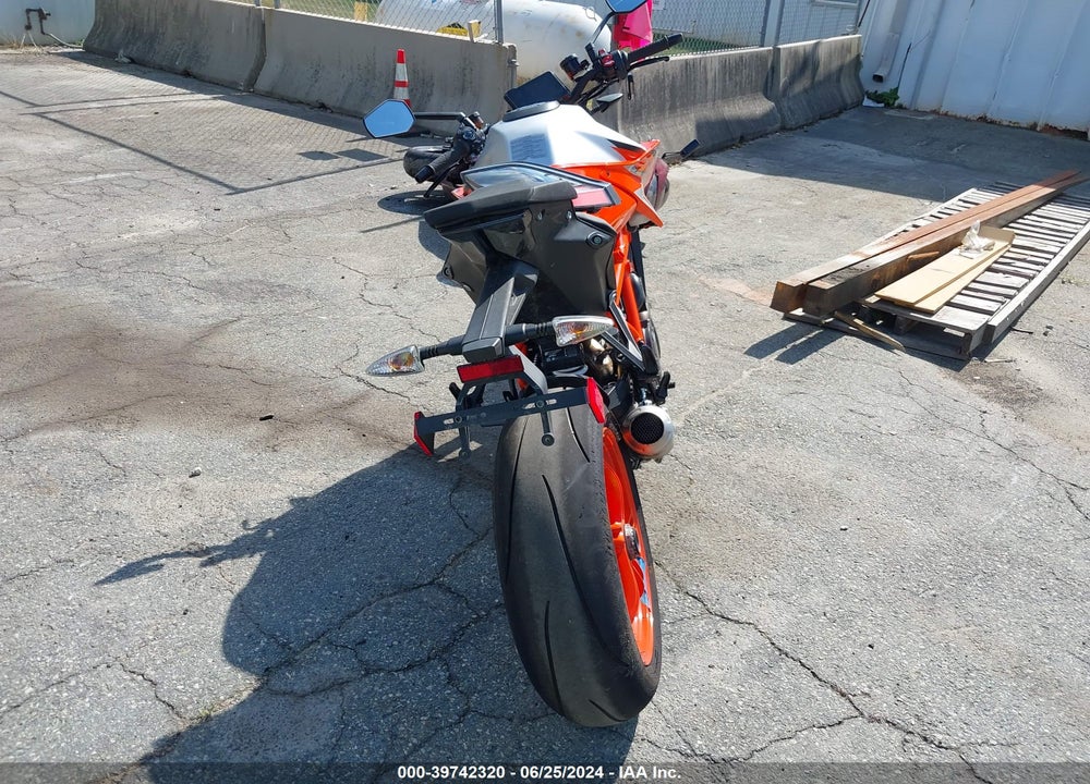 2022 KTM 1290 SUPER DUKE R VIN: VBKV39408NM952528