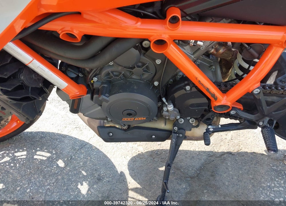 2022 KTM 1290 SUPER DUKE R VIN: VBKV39408NM952528