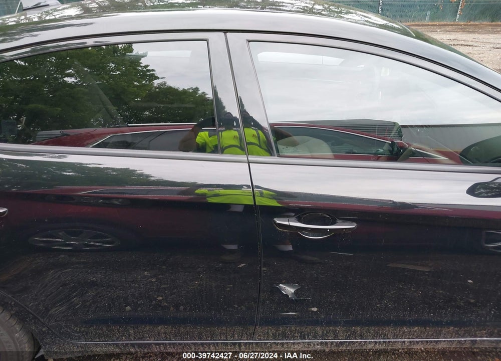 2018 HYUNDAI ELANTRA SEL VIN: 5NPD84LFXJH381569