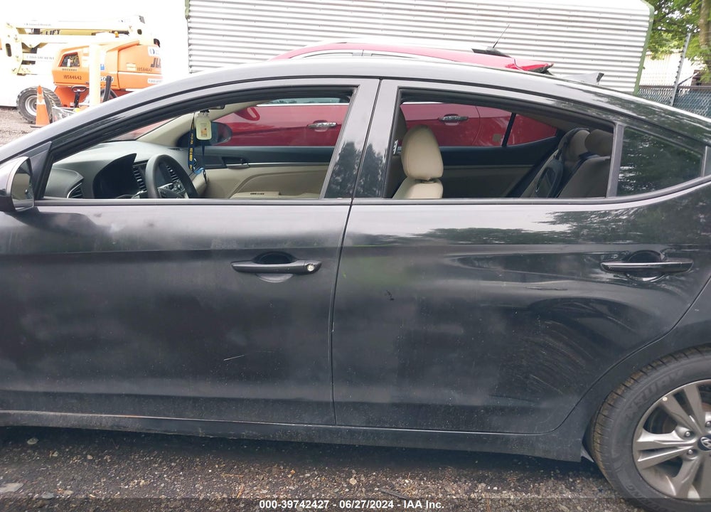 2018 HYUNDAI ELANTRA SEL VIN: 5NPD84LFXJH381569