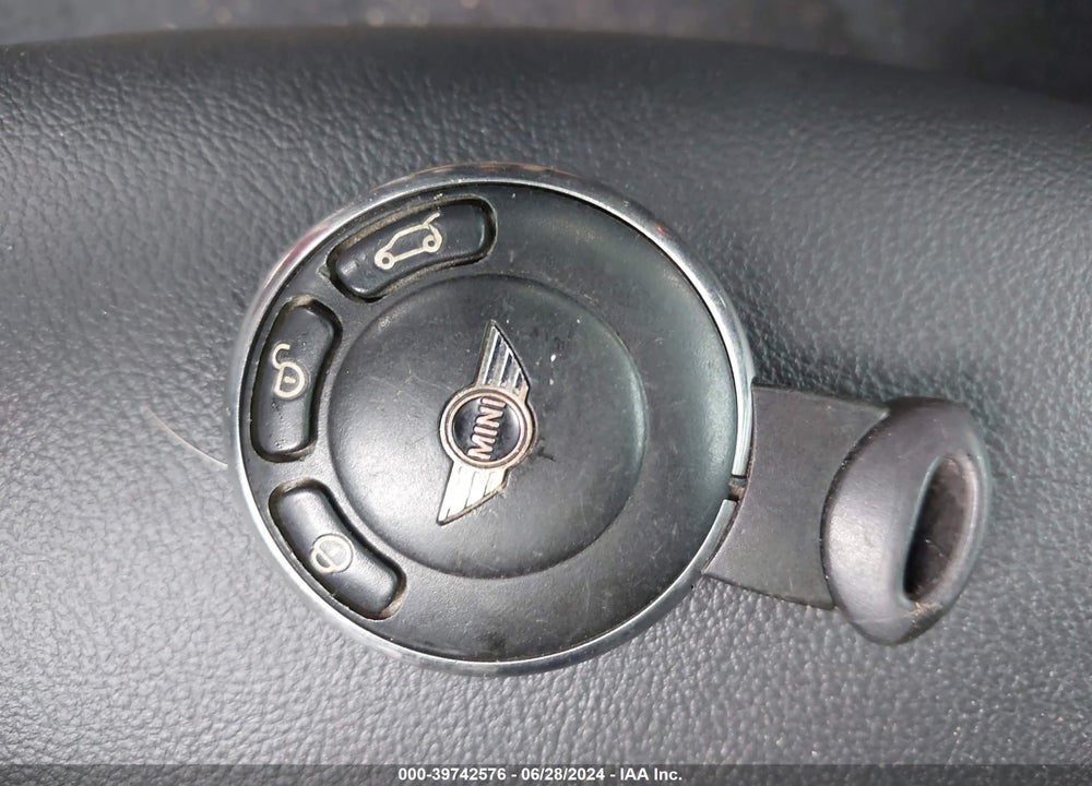 2013 MINI HARDTOP COOPER VIN: WMWSU3C58DT374556