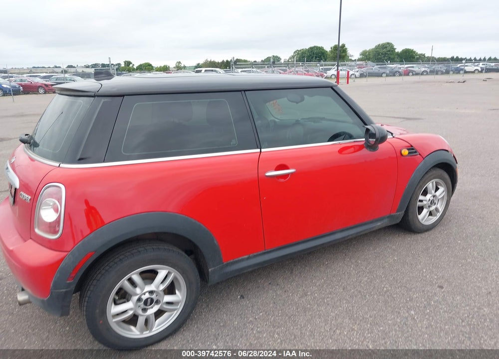 2013 MINI HARDTOP COOPER VIN: WMWSU3C58DT374556