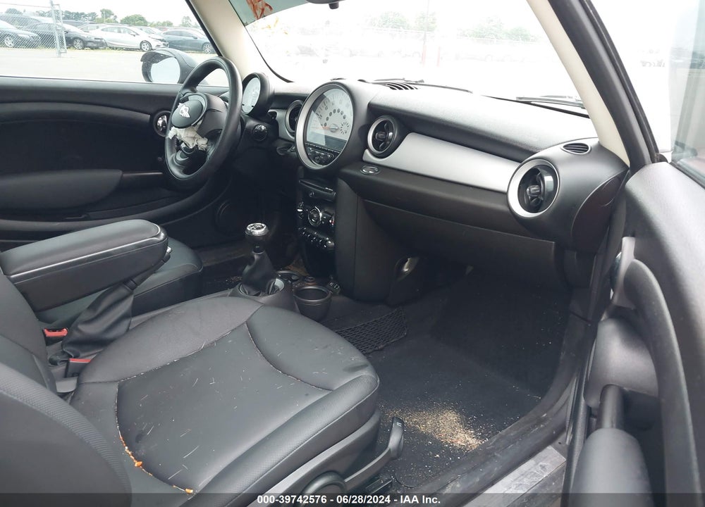 2013 MINI HARDTOP COOPER VIN: WMWSU3C58DT374556
