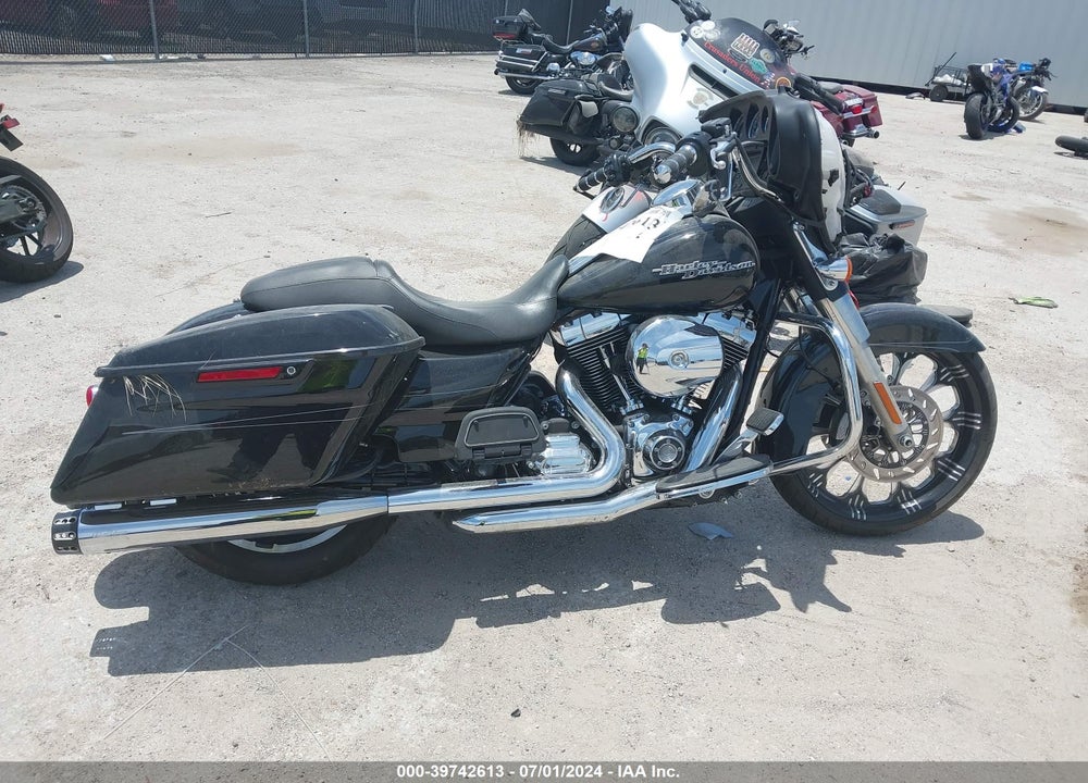 2014 HARLEY-DAVIDSON FLHX STREET GLIDE VIN: 1HD1KBM16EB708390