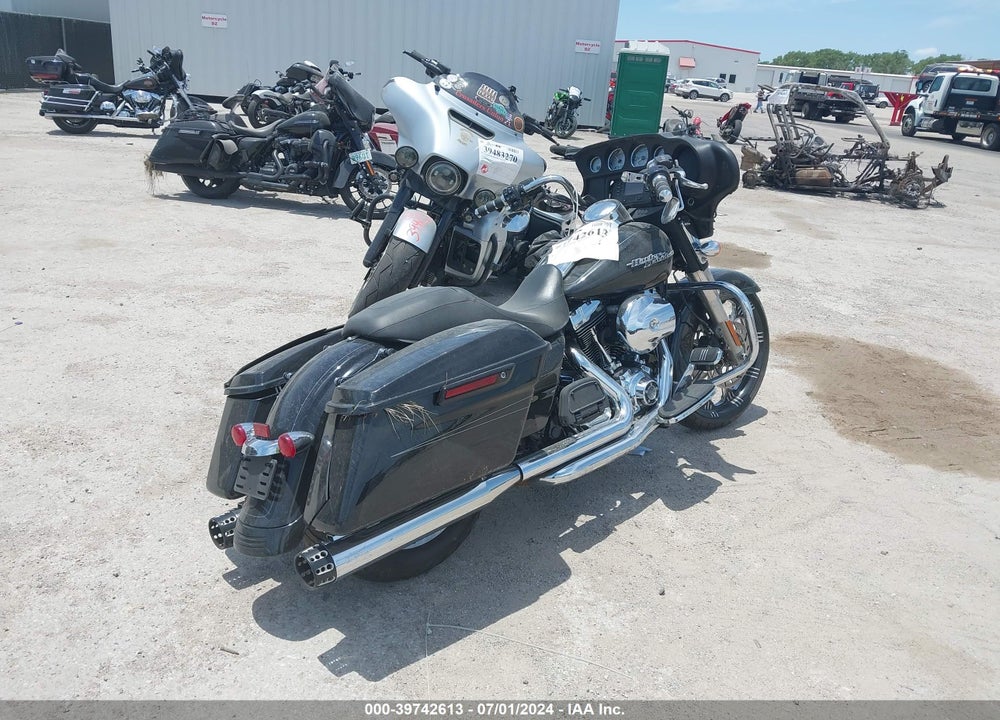 2014 HARLEY-DAVIDSON FLHX STREET GLIDE VIN: 1HD1KBM16EB708390