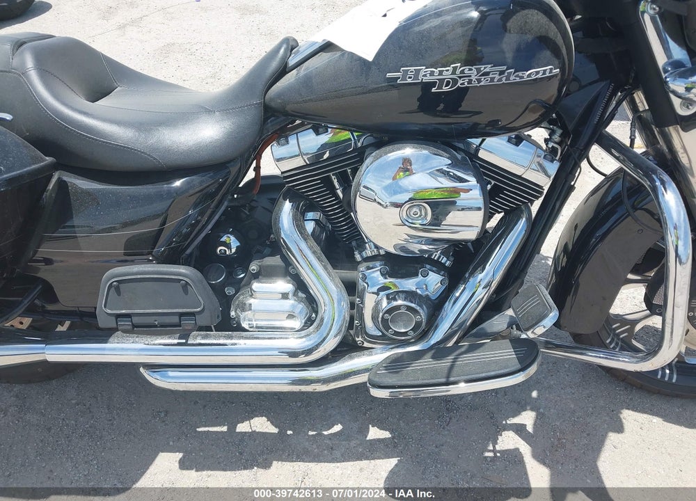 2014 HARLEY-DAVIDSON FLHX STREET GLIDE VIN: 1HD1KBM16EB708390