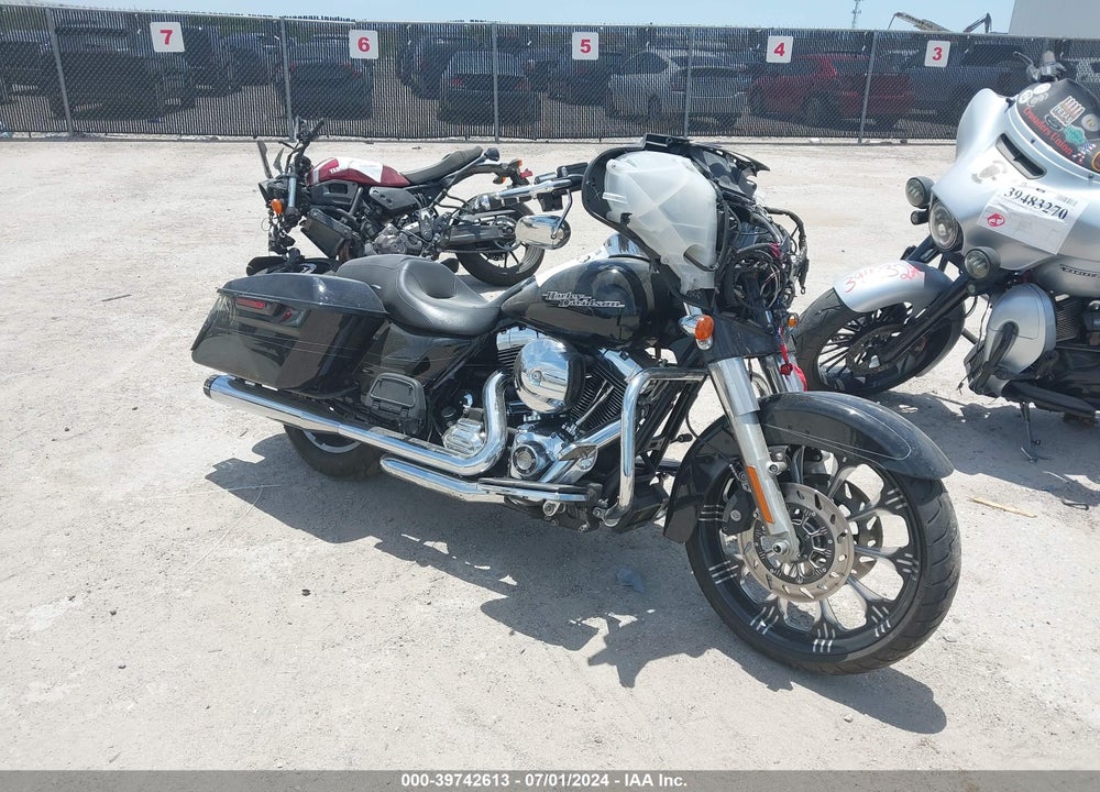 2014 HARLEY-DAVIDSON FLHX STREET GLIDE VIN: 1HD1KBM16EB708390