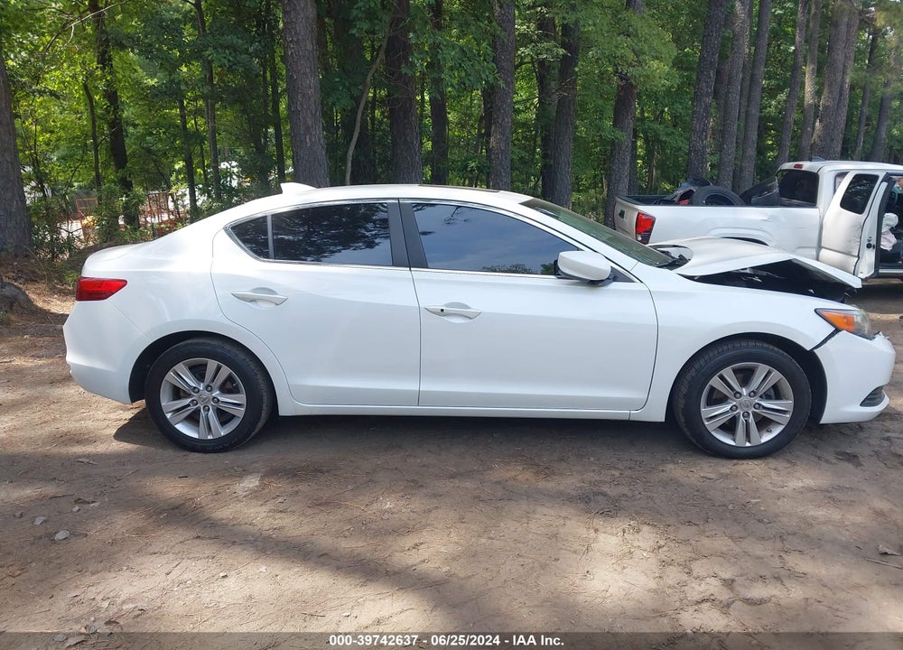 2013 ACURA ILX 2.0L VIN: 19VDE1F36DE021547
