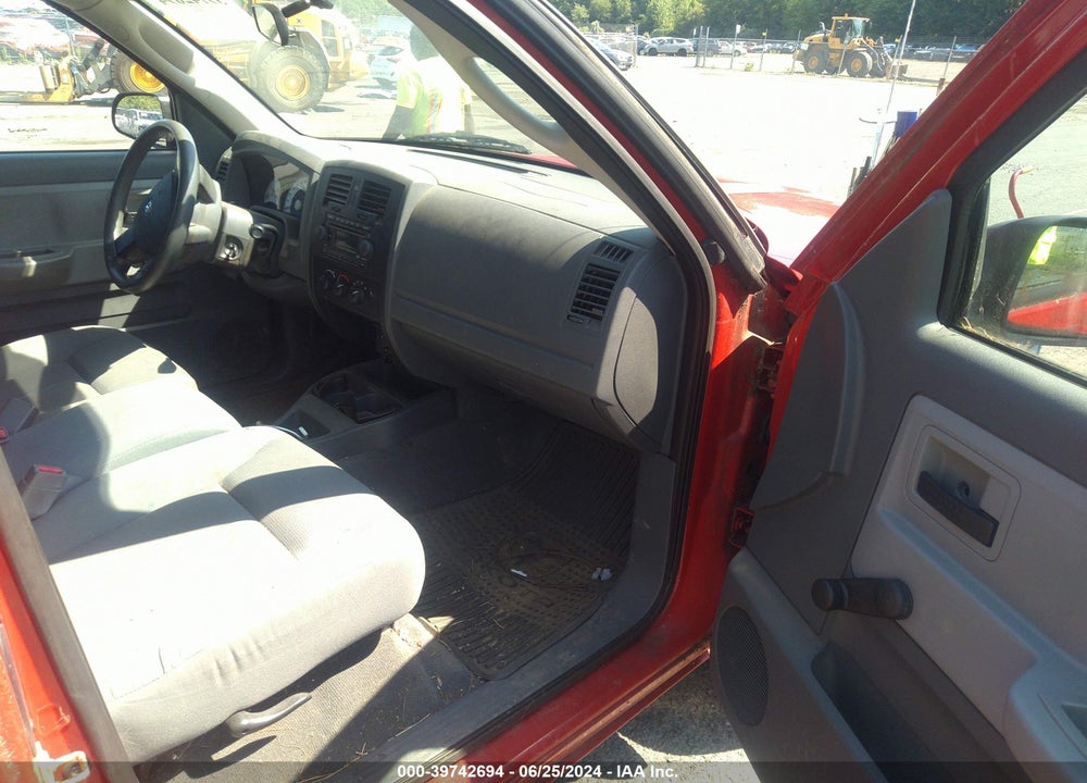 2005 DODGE DAKOTA ST VIN: 1D7HW22K65S136890
