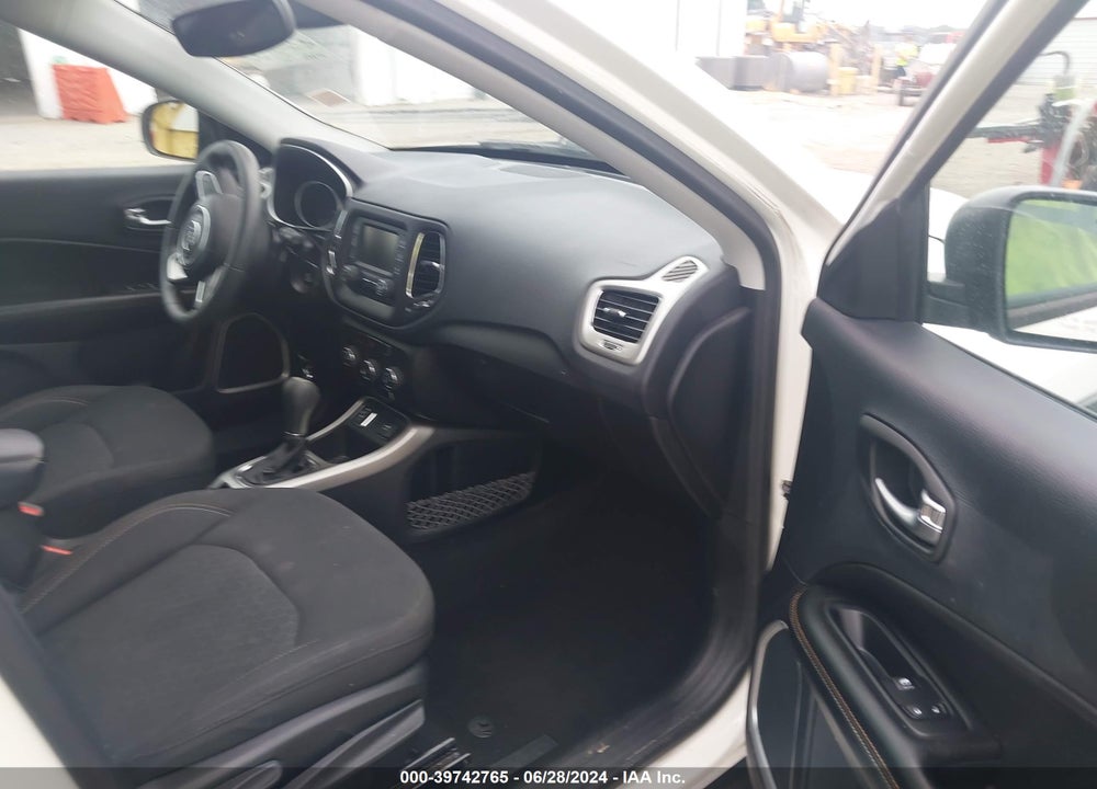 2018 JEEP COMPASS SPORT FWD VIN: 3C4NJCAB5JT495420