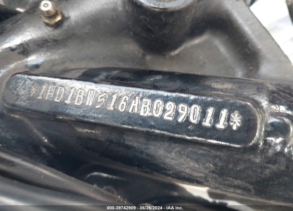 2010 HARLEY-DAVIDSON FLSTC VIN: 1HD1BW516AB029011