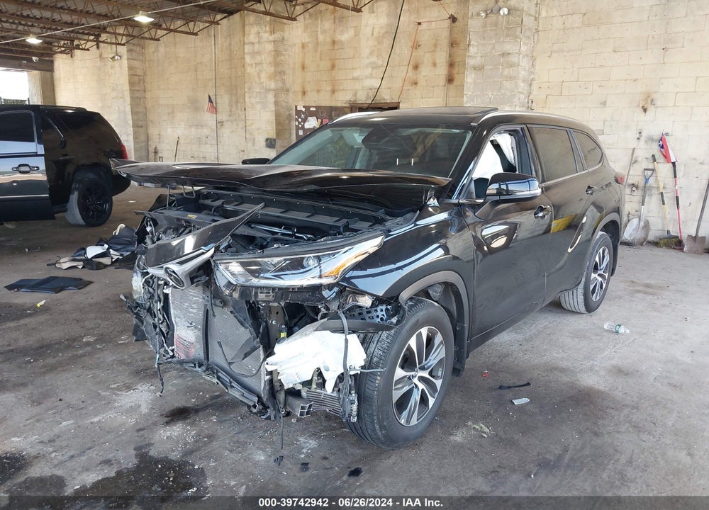 2021 TOYOTA HIGHLANDER XLE VIN: 5TDHZRBH9MS550901