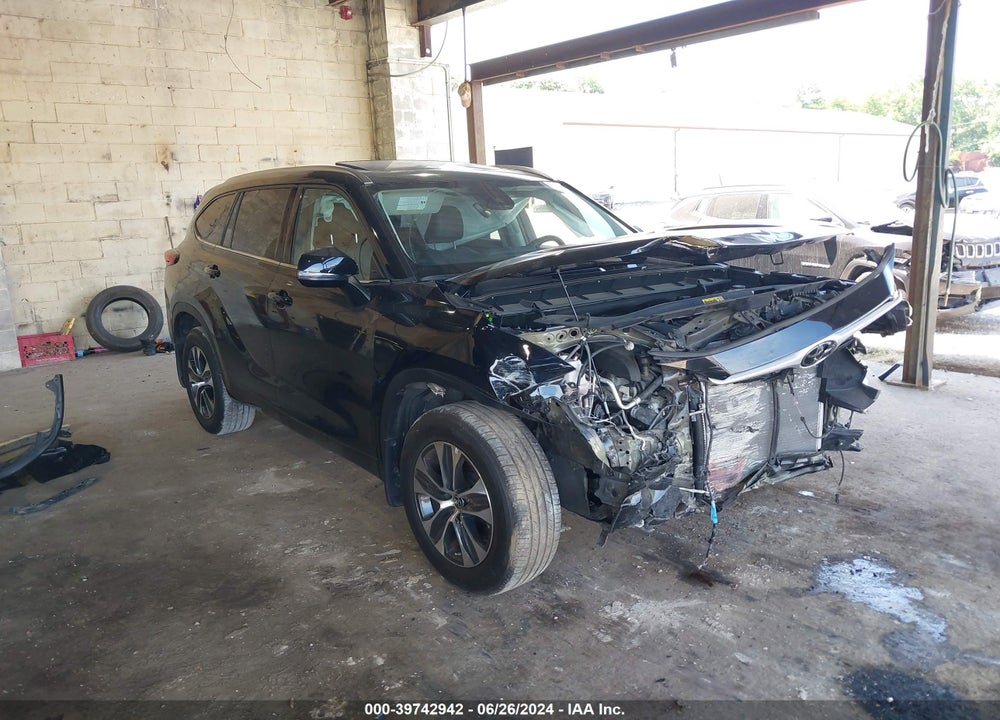 2021 TOYOTA HIGHLANDER XLE VIN: 5TDHZRBH9MS550901