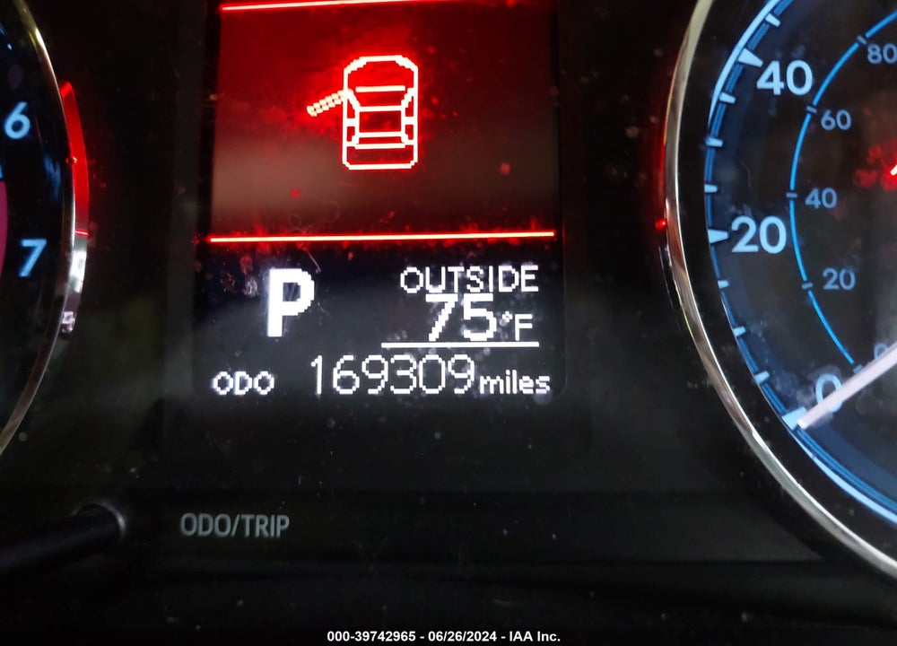 2019 TOYOTA COROLLA LE VIN: 2T1BURHE0KC140866
